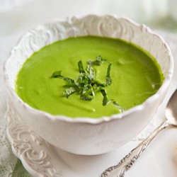 Мятный крем-суп с горохом и шпинатом